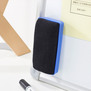 Unikátna guma na bielu tabuľu s flanelovou zadnou stranou a flanelovou povrchou, na mokré aj suché použitie