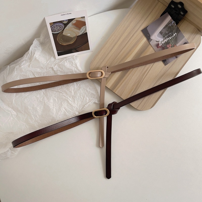 Curea din piele naturală, din piele de vițel în două straturi, curea subțire cu nod, cataramă ovală din aliaj, închidere lină, lățime sub 2 cm