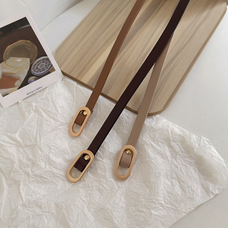 Curea din piele naturală, din piele de vițel în două straturi, curea subțire cu nod, cataramă ovală din aliaj, închidere lină, lățime sub 2 cm