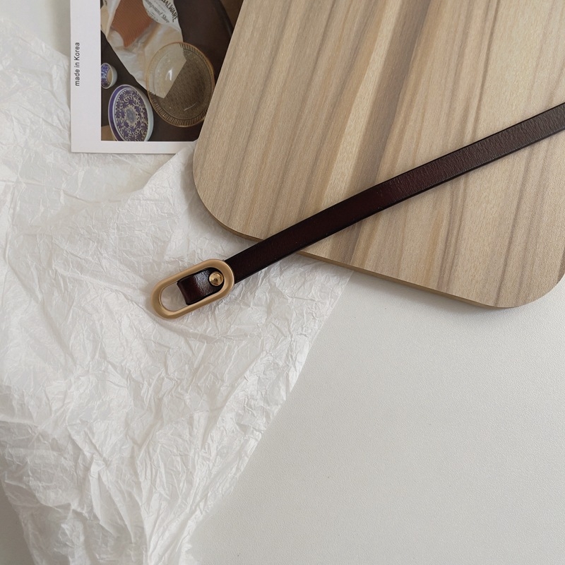 Curea din piele naturală, din piele de vițel în două straturi, curea subțire cu nod, cataramă ovală din aliaj, închidere lină, lățime sub 2 cm