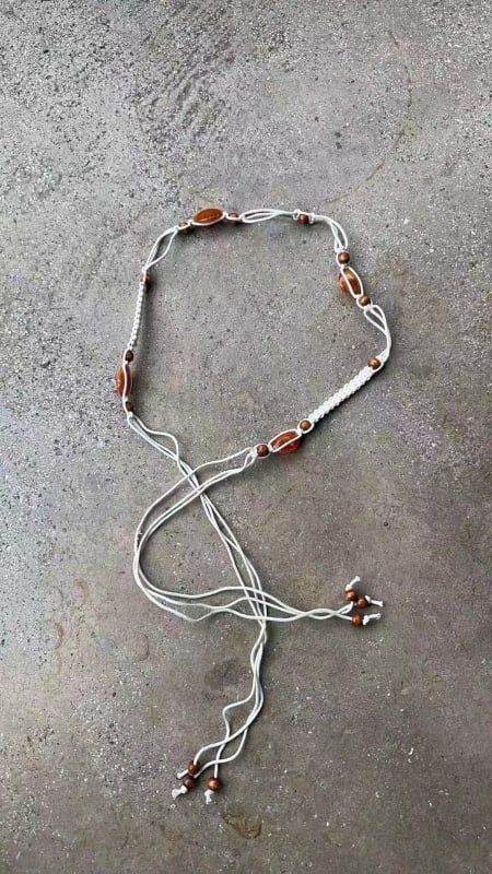 Pojasni lanac s ručno pletenom čipkom i čvorovima, etnički stil, plastični materijal, duljina 135 cm