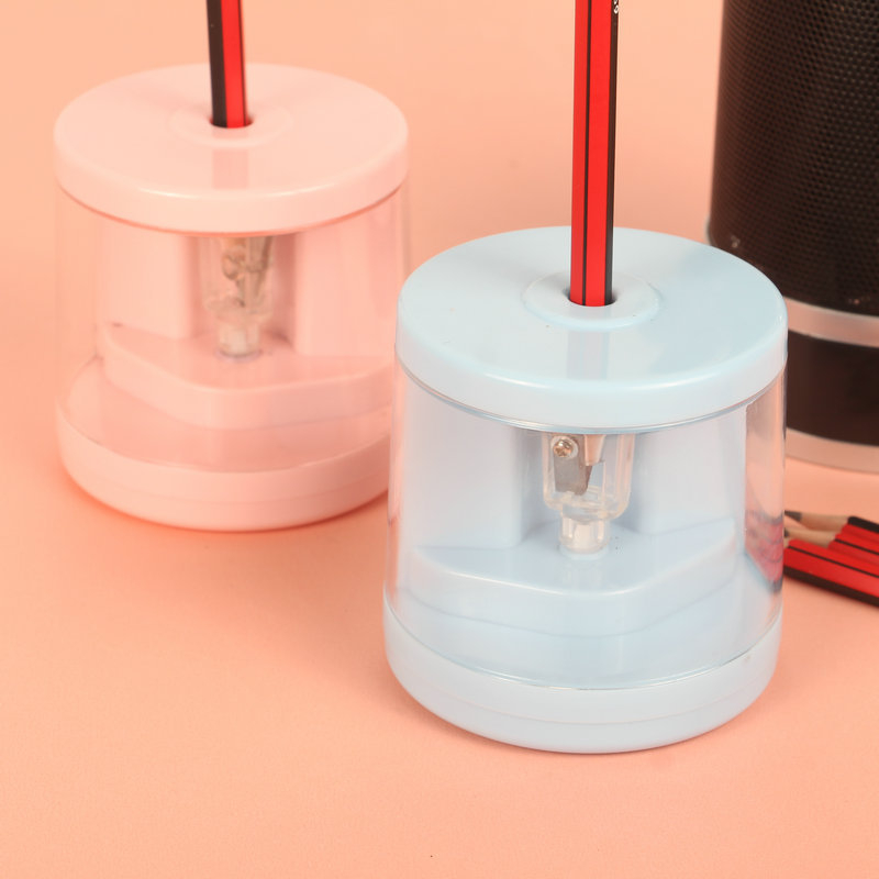 Rajzfilm-stílusú elektromos ceruzahegyező – ABS, elektromos működés, kézzel hajtható kar, ajándékhoz kész