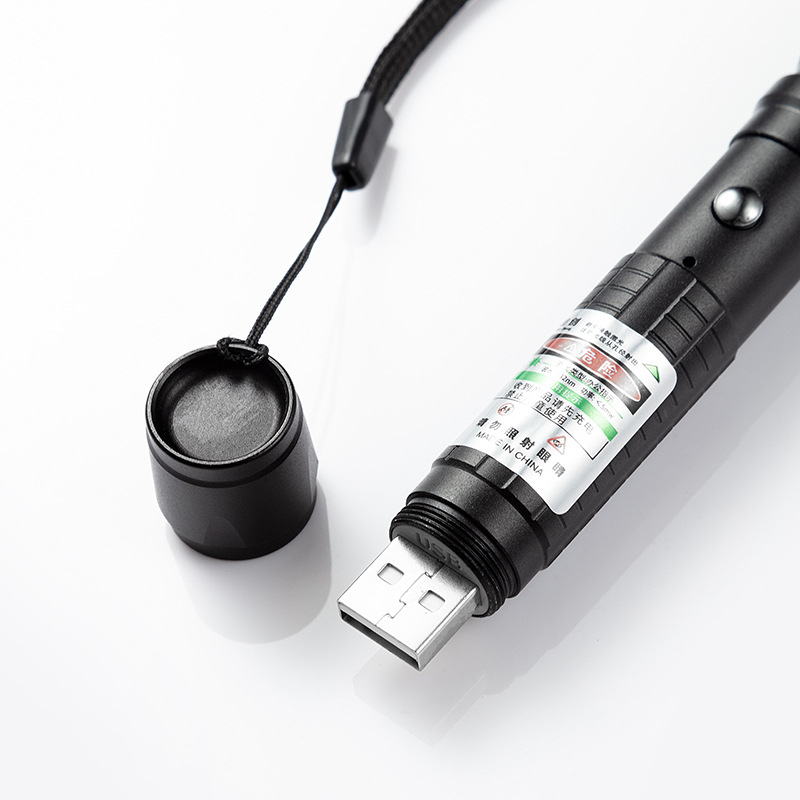 Que chuang újratölthető lézer pointer, 1 km-es hatótávolsággal, 523 nm-es hullámhosszal, lítium akkumulátorral.