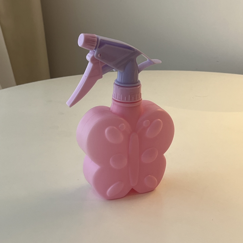Plastična ručna prskalica / posuda za zalijevanje biljaka (Materijal: plastika; Tip: prskalica / posuda za zalijevanje; Primjena: dvorište, balkon, škola, kućno vrtlarenje)