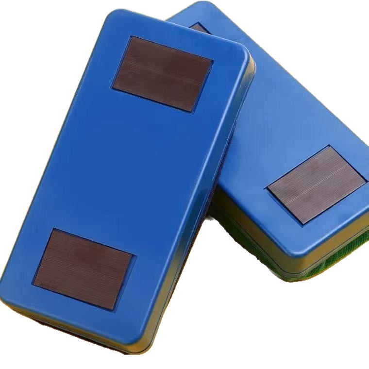 Μαγνητική σβήστρα μαυροπίνακα με σφουγγάρι δύο χρήσεων, φλανελ στην πλάτη, χωρίς σκόνη