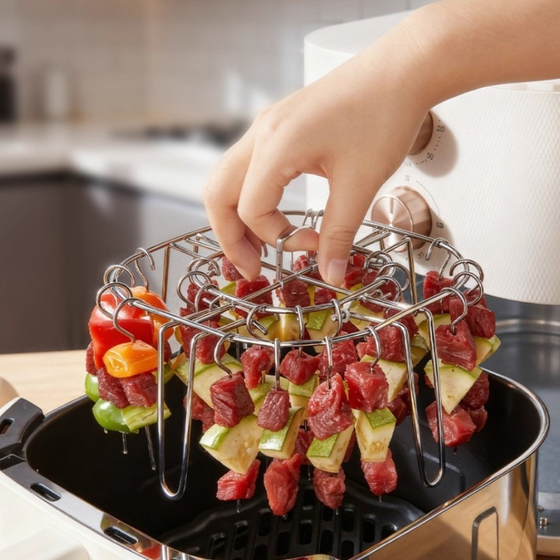 Vertikalni nehrđajući čelični stalak za ražnjiće za fritezu s zrakom – bez okretanja, otporan na visoke temperature, jednostavan za čišćenje