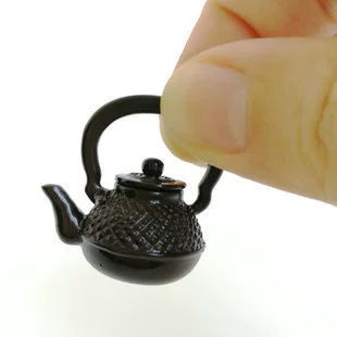 Mini model čajnika za kućicu lutaka - legura; Značka: Wuyou; Mini model; Uzrast: 7–14.