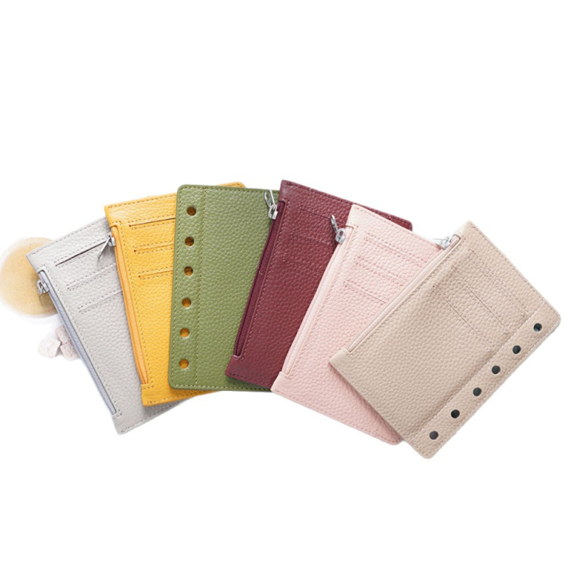 Dijeljiva kožna podložica sa zatvaračem, pretinci za kartice i prostor za pohranu; granulirana koža; unutarnje stranice Dowling, mogućnost logotipa