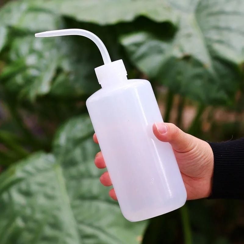 Vrtna posuda za zalijevanje sukulenata – duga cijev raspršivača od plastike (Kod: Squeeze bottle 01; Vrsta: Drugo; Primjena: Drugo; Uvezeno: Ne)