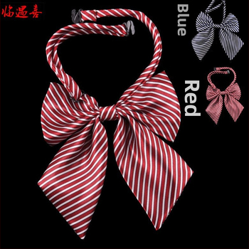 Motýlik s kvetom na golieri pre ženy — polyesterová priadza, prúžkový vzor, tlač, kancelársky štýl