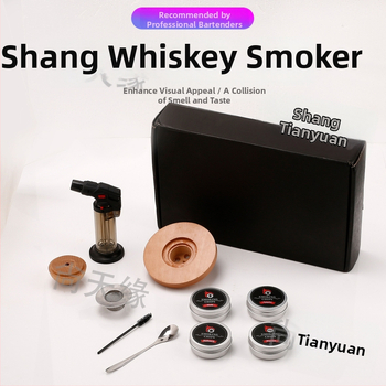 Sada na udiarenie whisky pre koktaily – masívne drevo, nádoba v tvare lietajúceho taniera, komponent dymovacieho systému s drevenými trieskami, barware, uvedené leto 2021