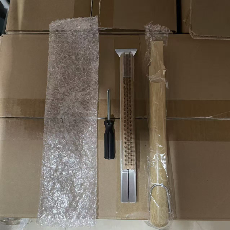 Četka za čišćenje roštilja s bakrenim žicama i drvenom drškom — Star chef