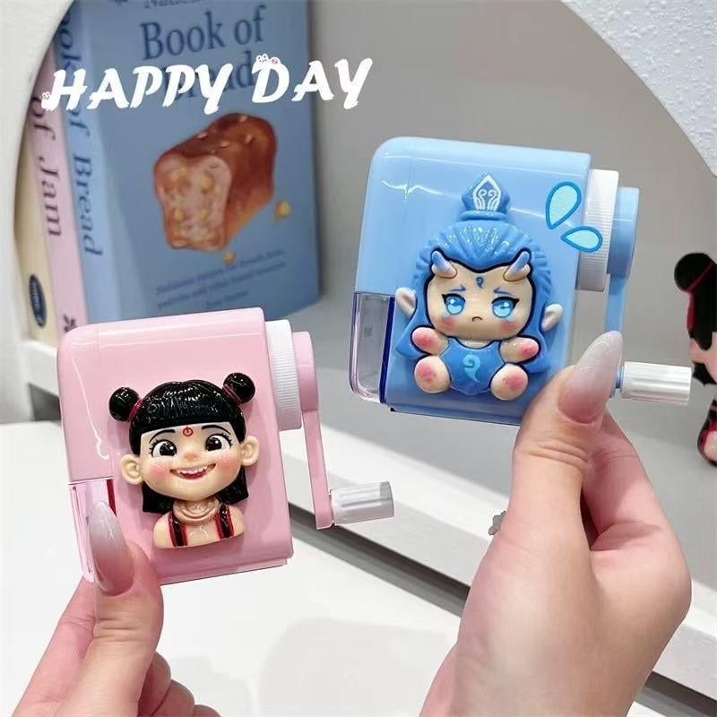 Oštrilo za olovke – inspirirano Nezhom, crtani film za djecu; metalno, bez marke, nije uvezeno, nije poklon, bez IP odobrenja