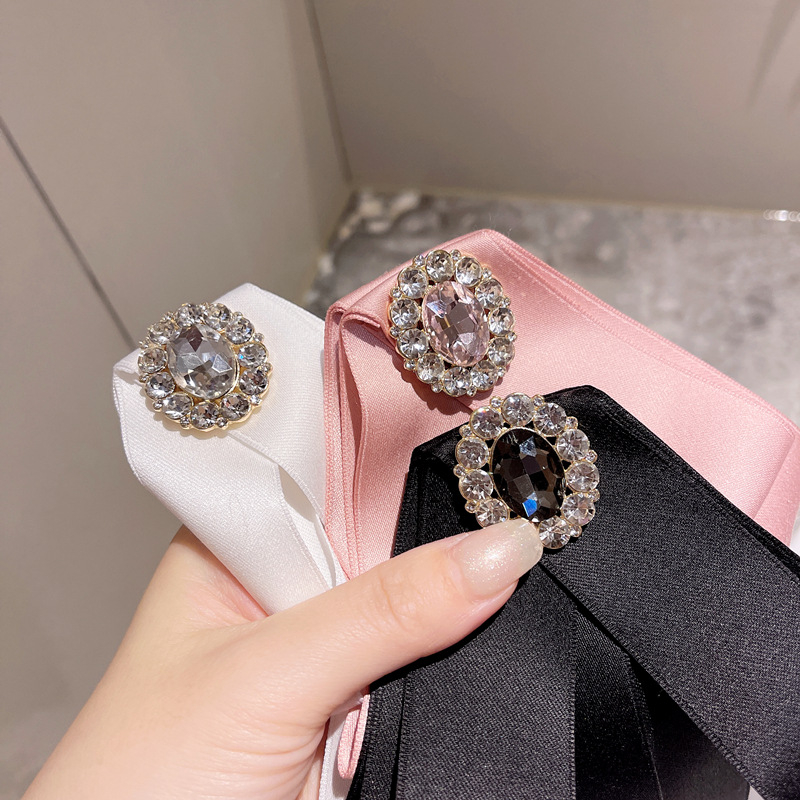 Λουλούδι για γιακά και φιόγκος — αξεσουάρ ρούχων, γυναικείο κορεατικό στυλ με επίπεδο κεφάλι, μονοχρωμία, πολυεστέρας, σατέν φινίρισμα