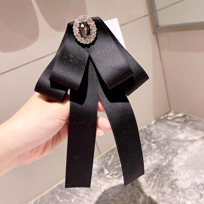 Λουλούδι για γιακά και φιόγκος — αξεσουάρ ρούχων, γυναικείο κορεατικό στυλ με επίπεδο κεφάλι, μονοχρωμία, πολυεστέρας, σατέν φινίρισμα