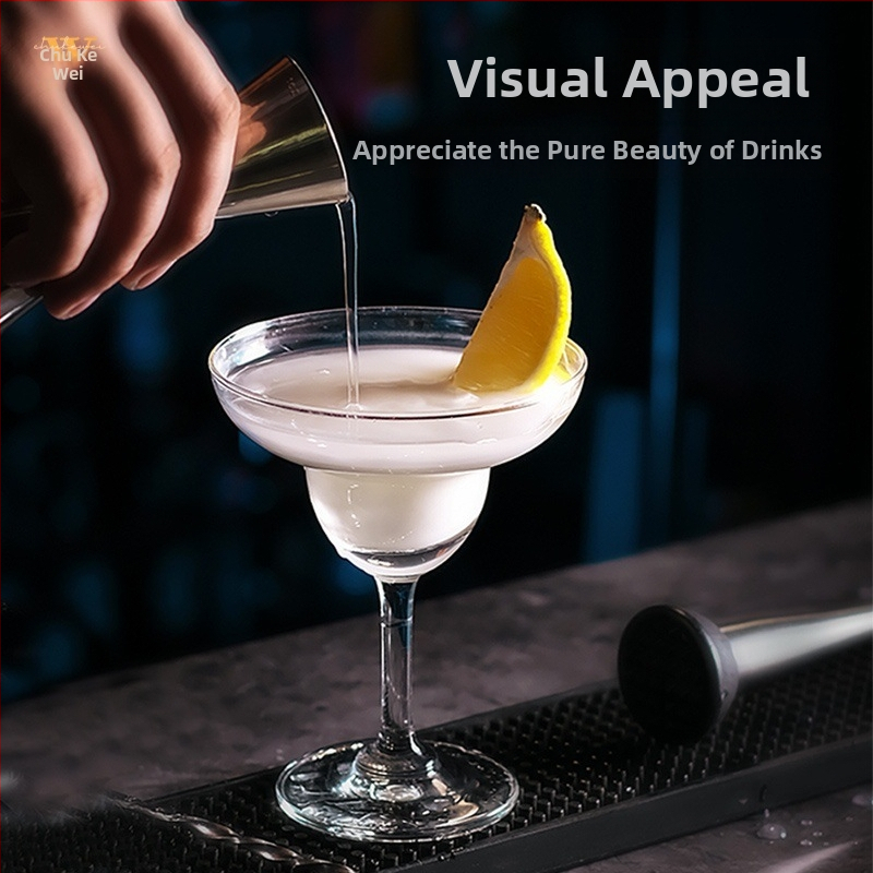 Martini pohár, sklenený materiál, objem 201–300 ml, moderný minimalistický štýl, koktailový pohár