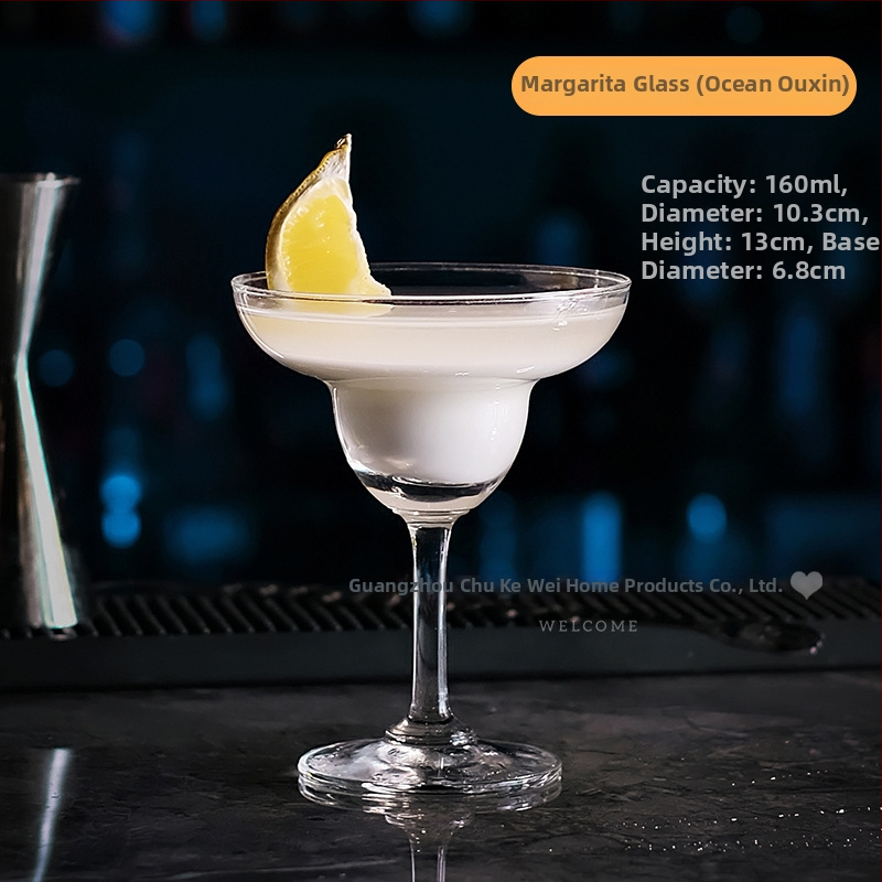 Martini pohár, sklenený materiál, objem 201–300 ml, moderný minimalistický štýl, koktailový pohár