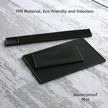 Set barových nástrojov: trénovacia fľaša, barová podložka, nádoba na soľ, nádoba na ovocie, klip na ľad, lopatka na ľad, šejkrov pohár — JD značka, plast, moderný minimalistický štýl, uvedené na trh na jar 2013, balenie jednotlivo.