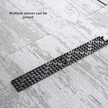 Set barových nástrojov: trénovacia fľaša, barová podložka, nádoba na soľ, nádoba na ovocie, klip na ľad, lopatka na ľad, šejkrov pohár — JD značka, plast, moderný minimalistický štýl, uvedené na trh na jar 2013, balenie jednotlivo.