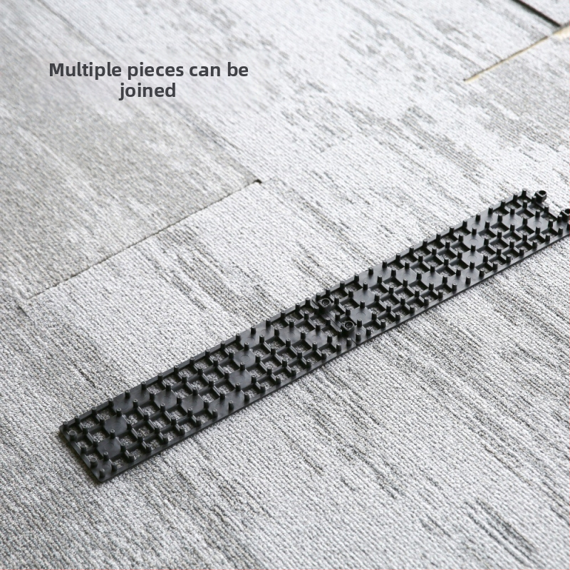 Set barových nástrojov: trénovacia fľaša, barová podložka, nádoba na soľ, nádoba na ovocie, klip na ľad, lopatka na ľad, šejkrov pohár — JD značka, plast, moderný minimalistický štýl, uvedené na trh na jar 2013, balenie jednotlivo.