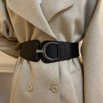 Centură elastică din piele sintetică, design minimalist, lățime peste 4 cm, cataramă din aliaj, realizată manual.