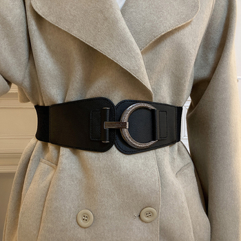 Centură elastică din piele sintetică, design minimalist, lățime peste 4 cm, cataramă din aliaj, realizată manual.