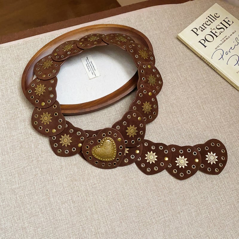 Centură elastică din piele sintetică, design minimalist, lățime peste 4 cm, cataramă din aliaj, realizată manual.