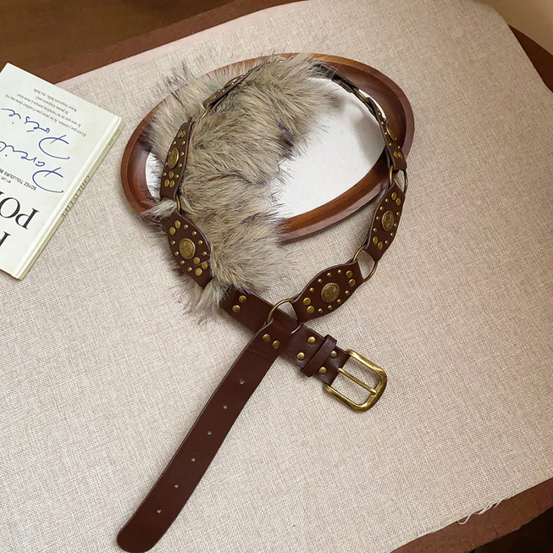 Centură elastică din piele sintetică, design minimalist, lățime peste 4 cm, cataramă din aliaj, realizată manual.