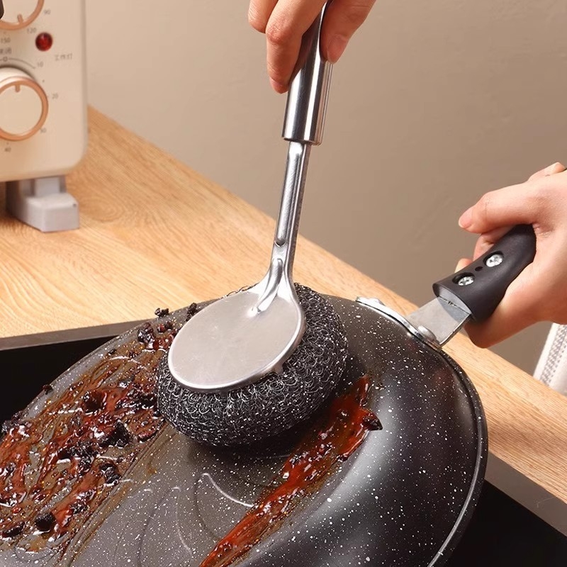 Ανοξείδωτη βούρτσα για κατσαρόλες με μακριά λαβή και μπάλα από ατσάλι για τον καθαρισμό στην κουζίνα