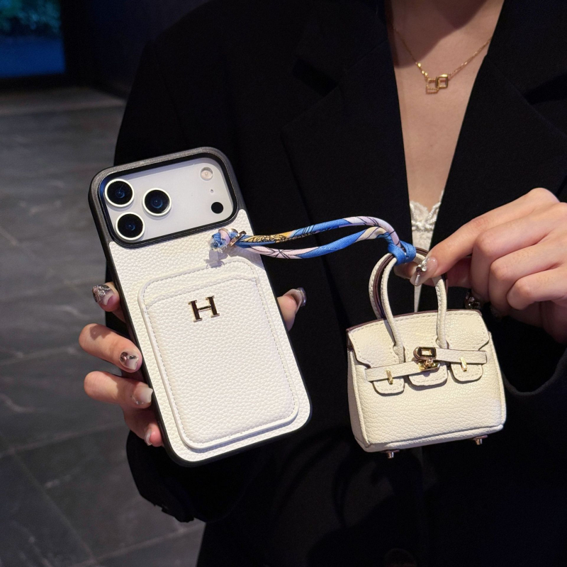 Kućište za iPhone 15 Pro Max s Lychee uzorom i držačem za kartice te zaštitnikom za slušalice — PC + koža, ručna izrada, otporno na padove