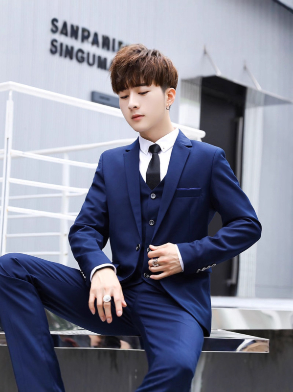 Trodjelni svadbeni kostim za kumove – uski kroj, zatvaranje jednim gumbom, ravni rever, poliester smjesa