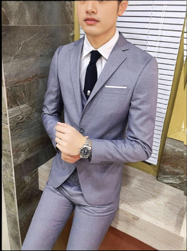 Trodjelni svadbeni kostim za kumove – uski kroj, zatvaranje jednim gumbom, ravni rever, poliester smjesa