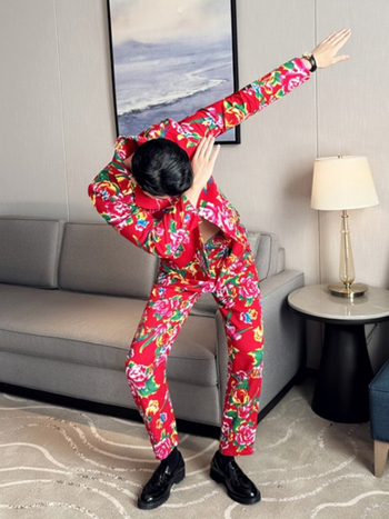 Muški dvodijelni kostim u slim fit kroju, jednobrod s jednim gumbom, tkanina od acetatnih vlakana, pogodan za sve sezone, print s kazališnim motivom