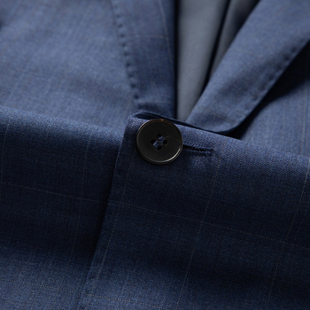 Férfi gyapjú öltöny – karcsú szabású, elöl kétgombos, lapos gallér, 70% gyapjú, tavasz–ősz (70% gyapjú; karcsú szabás; kétgombos elöl; lapos gallér)