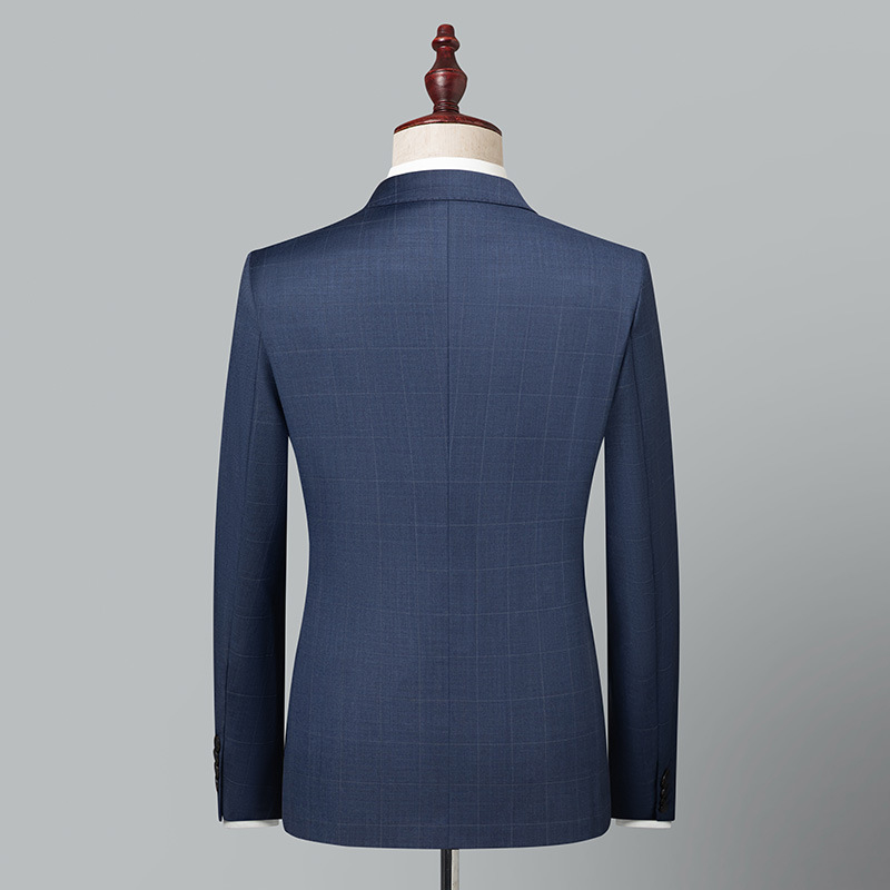 Férfi gyapjú öltöny – karcsú szabású, elöl kétgombos, lapos gallér, 70% gyapjú, tavasz–ősz (70% gyapjú; karcsú szabás; kétgombos elöl; lapos gallér)