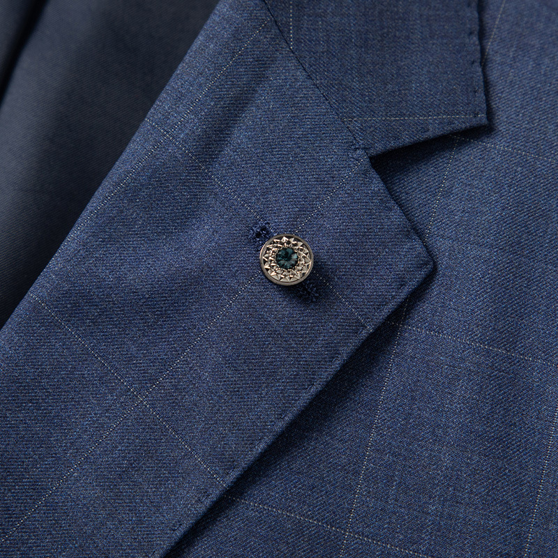 Férfi gyapjú öltöny – karcsú szabású, elöl kétgombos, lapos gallér, 70% gyapjú, tavasz–ősz (70% gyapjú; karcsú szabás; kétgombos elöl; lapos gallér)