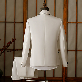 Színpadi házigazda férfi öltöny: lazított szabás, egygombos záródás, bankett viselet, négy évszakos, 80% poliészter keverék