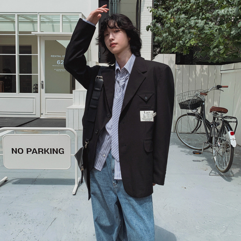 Férfiaknak laza zakó, sima gallér, előn kétgombos zárás, poliészter-viszkóz keverék 80/20, középső hátsó hasítás