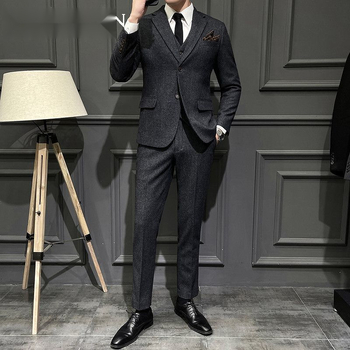 Férfi gyapjú öltöny brit herringbone mintával, mind az évszakokra, egysoros, kétgombos, sík gallér