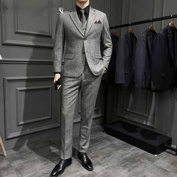 Férfi gyapjú öltöny brit herringbone mintával, mind az évszakokra, egysoros, kétgombos, sík gallér