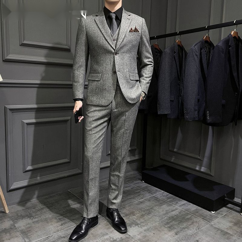 Férfi gyapjú öltöny brit herringbone mintával, mind az évszakokra, egysoros, kétgombos, sík gallér