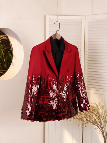 Muško odijelo sa sequin za izvedbe, slim fit, ovratnik sakoa, dvostruki red gumba, tkanina od sintetičkih vlakana s podstavom od poliestera
