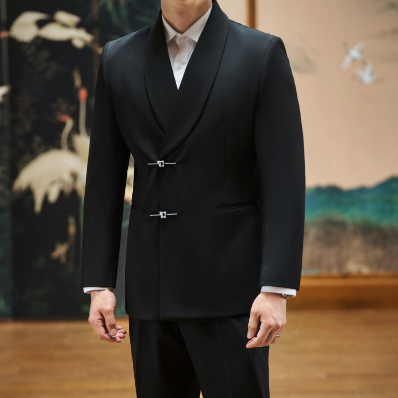 Formalno muško odijelo, Slim fit, okrugli ovratnik, kopčanje s dvama gumbima, glavna tkanina lan (pamučna smjesa)