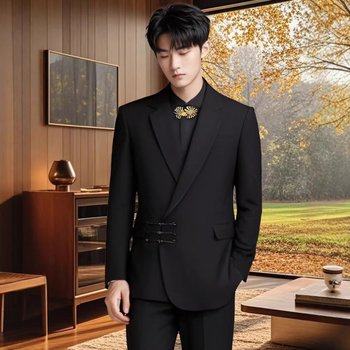 Формален мъжки костюм – Slim fit, яка костюм, три реда по три копчета, основна материя: полиестер, подплата: полиестер