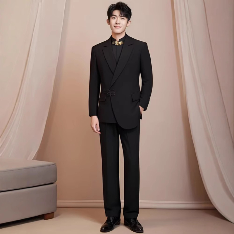 Формален мъжки костюм – Slim fit, яка костюм, три реда по три копчета, основна материя: полиестер, подплата: полиестер