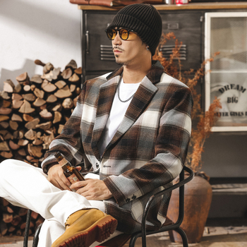 Ανδρικό σακάκι κοστουμιού σε αμερικανικό ρετρό στυλ με καρό ύφανση, μονόμπροστο, επίπεδο πέτο, χαλαρή γραμμή, πολλαπλές τσέπες, φθινόπωρο 2025