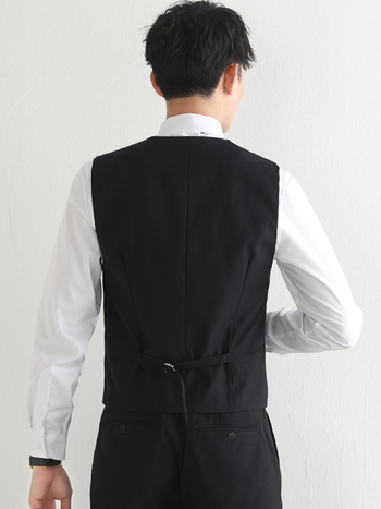 Slim muški prsluk – jednoredno zatvaranje, bez ovratnika, poliester tkanina s poliester podstavom, višestruke džepove, lagani poslovni stil