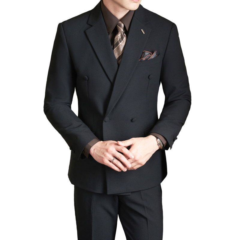 Muško jesenje odijelo, slim fit, poslovno-elegantno - Tkanina: mješavina kemijskih vlakana; Glavni materijal: poliester 75,9%; Ovratnik: ploski rever; Zatvaranje: dvostruki red s jednim gumbom; Stražnji srednji prorez