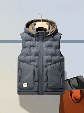 Muška debela vest s odvojivom kapuljom, prednji zatvarač, slobodan kroj, vanjski materijal 100% poliester, podstava poliester, zimska izolacija