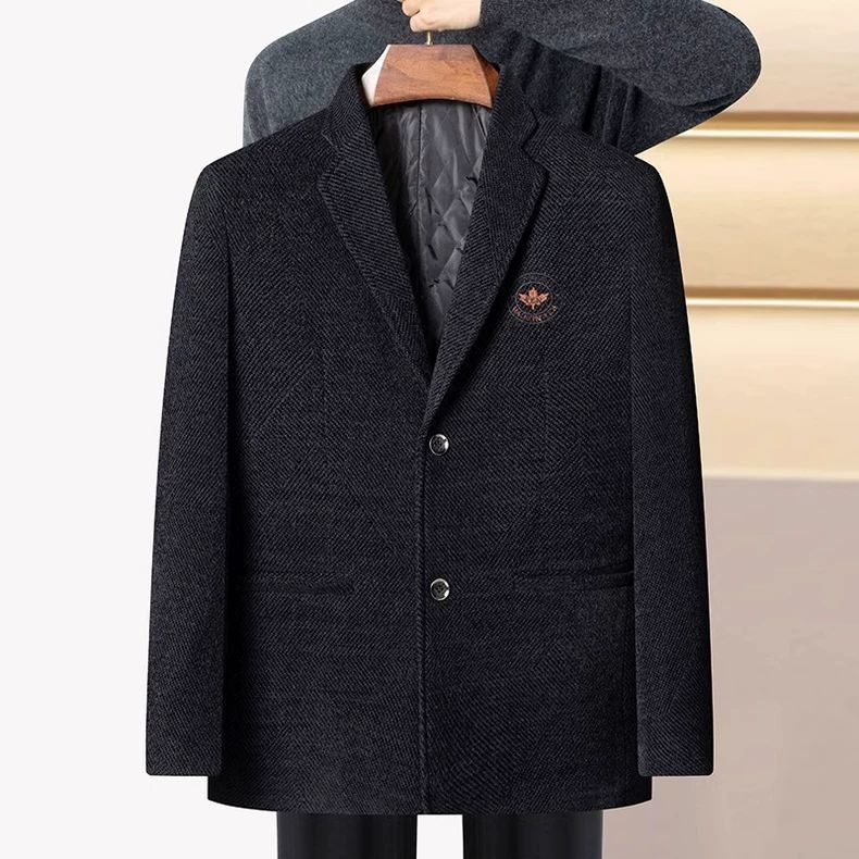 Muško vuneno sako – uski kroj, stojeći ovratnik, dvopopkopčano kopčanje s dva gumba, debeli punjenje, etnički stil s džepnim detaljima